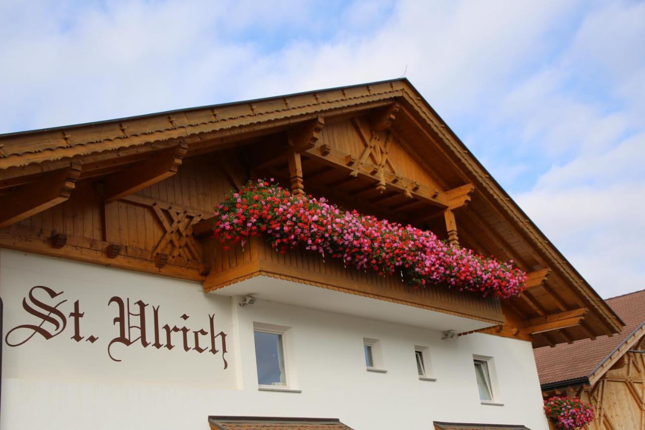 Gasthof St. Ulrich Hotel Meltina Buitenkant foto